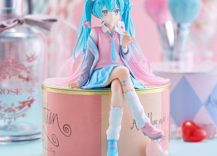 Gamers Guild AZ Bandai Figure: Hatsune Miku - "Love Blazer", Furyu Noodle Stopper JBK International