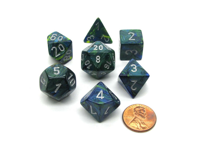 Gamers Guild AZ Chessex CHX27445 - Chessex 7 Die Set Green / Silver Festive Chessex