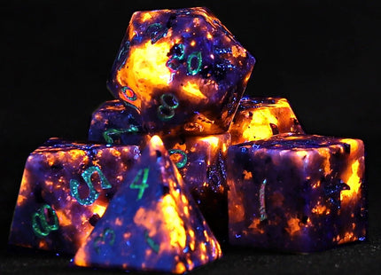 Gamers Guild AZ HYMGHO HYMGHO Dice: BRB034 - Dragon's Hoard Gem Stone Polyhedral Dice Set - Yooperlite UV Light Reactive HYMGHO