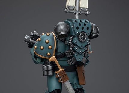 Gamers Guild AZ JoyToy JoyToy x Warhammer 40,000: Sons Of Horus Mk lV Tactical Squad Legionary with Legion Vexilla Discontinue