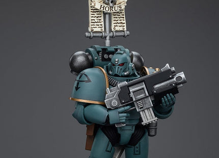 Gamers Guild AZ JoyToy JoyToy x Warhammer 40,000: Sons Of Horus Mk lV Tactical Squad Legionary with Legion Vexilla Discontinue