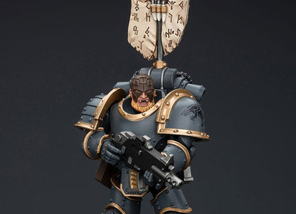 Gamers Guild AZ JoyToy JoyToy x Warhammer 40,000: Space Wolves Grey Slayer Pack Grey Slayer with Legion Vexilla Discontinue