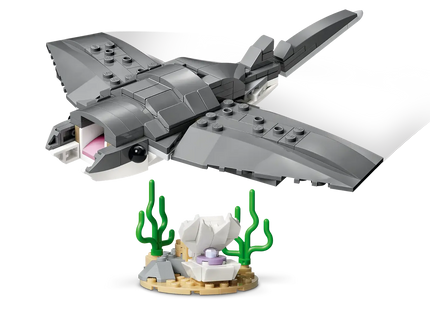 Gamers Guild AZ Lego Lego: Fierce Shark with a Treasure Chest (31381) Toyhouse